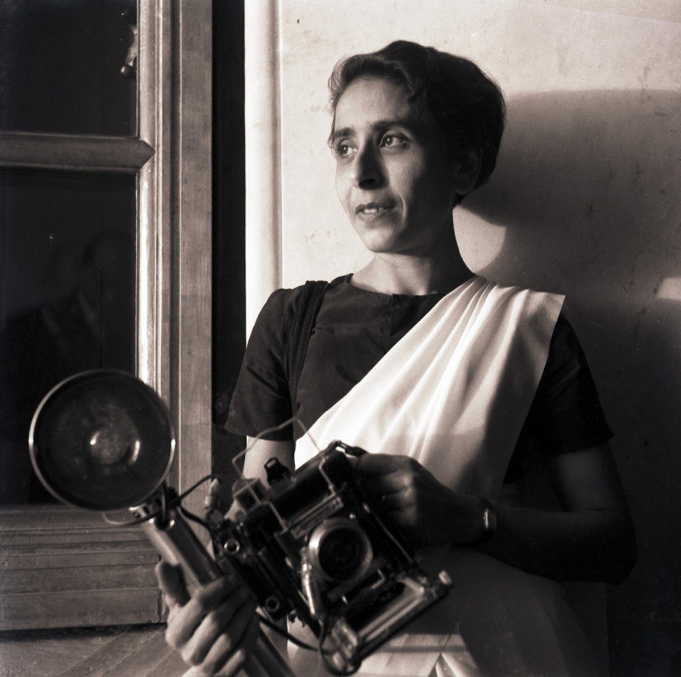 Homai Vyarawalla with her still camera