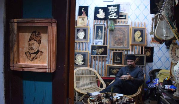 Delhi-based Afghan artist Oman Niazi left his hometown of Ghazni in Afghanistan a few years ago for the sake of his art and family.