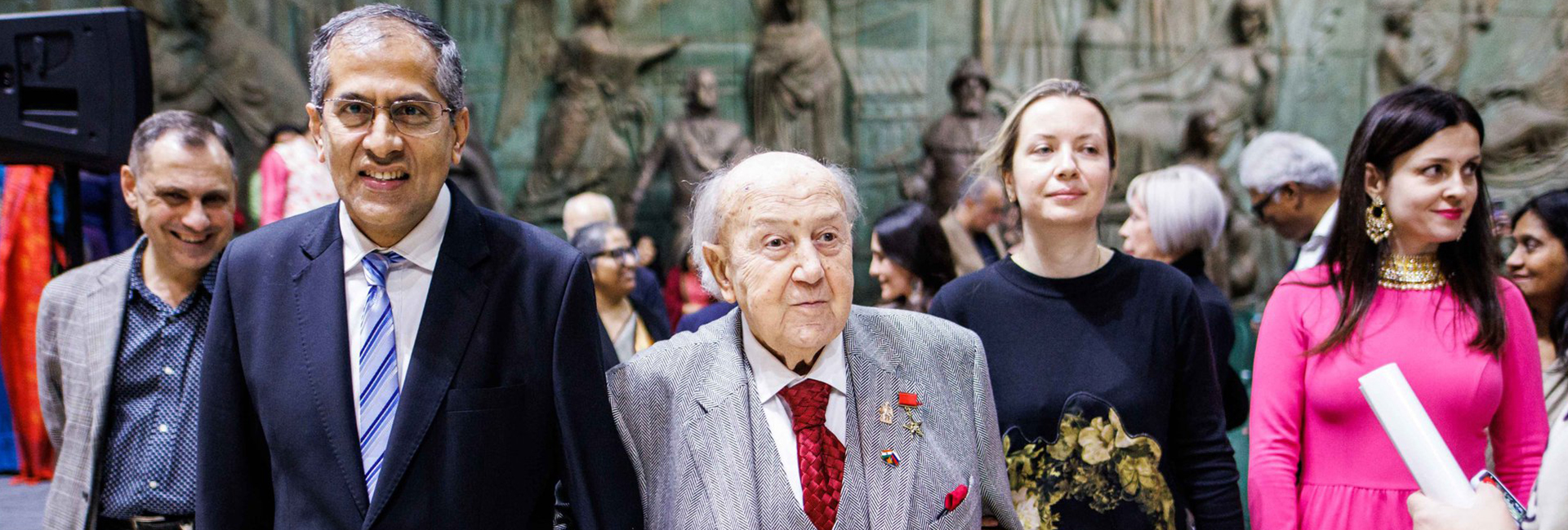 Indian Ambassador to Russia Pavan Kapoor inaugurated the exhibition ‘India-Russia Garden of Friendship’ at the Russian Academy of Arts in Moscow, with the famous sculptor, artist and President of the Russian Academy, Zurab Tsereteli.