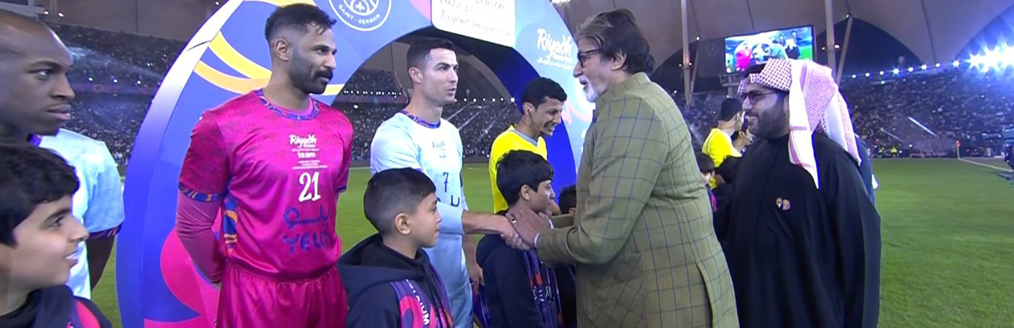 Amitabh Bachchan, who is known to be a big football fan, met Christiano Ronaldo as his team Al Nassr played a friendly match with PSG in Riyadh.