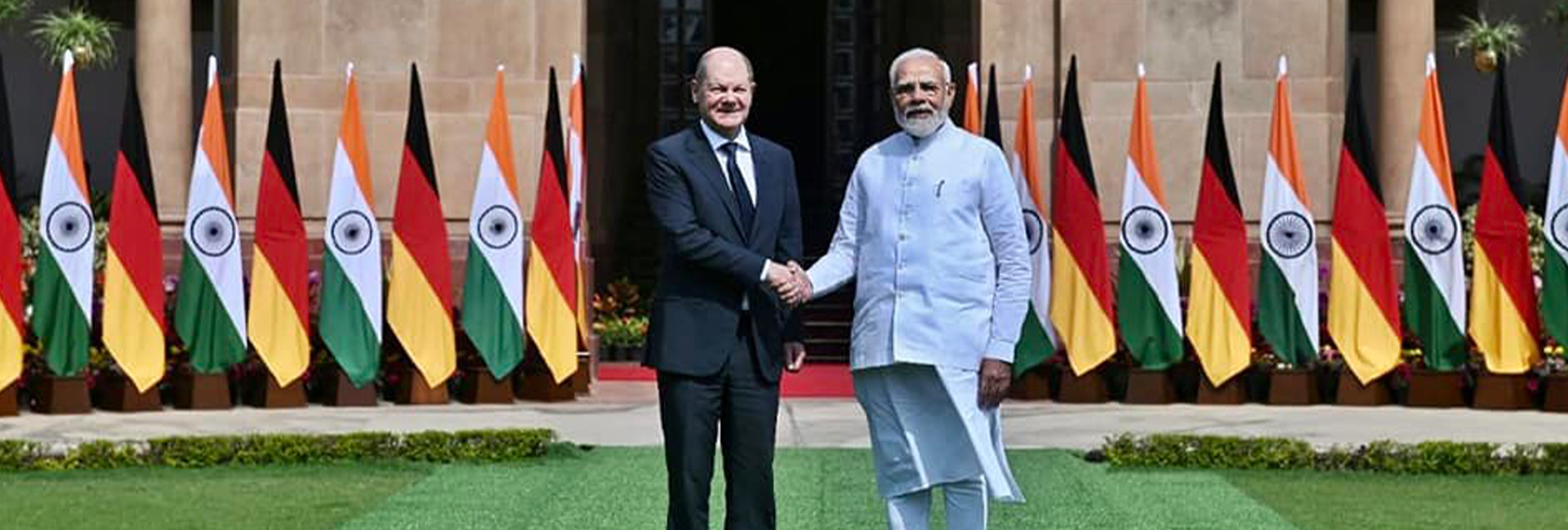 German Chancellor Olaf Scholz arrives in India, receives ceremonial reception