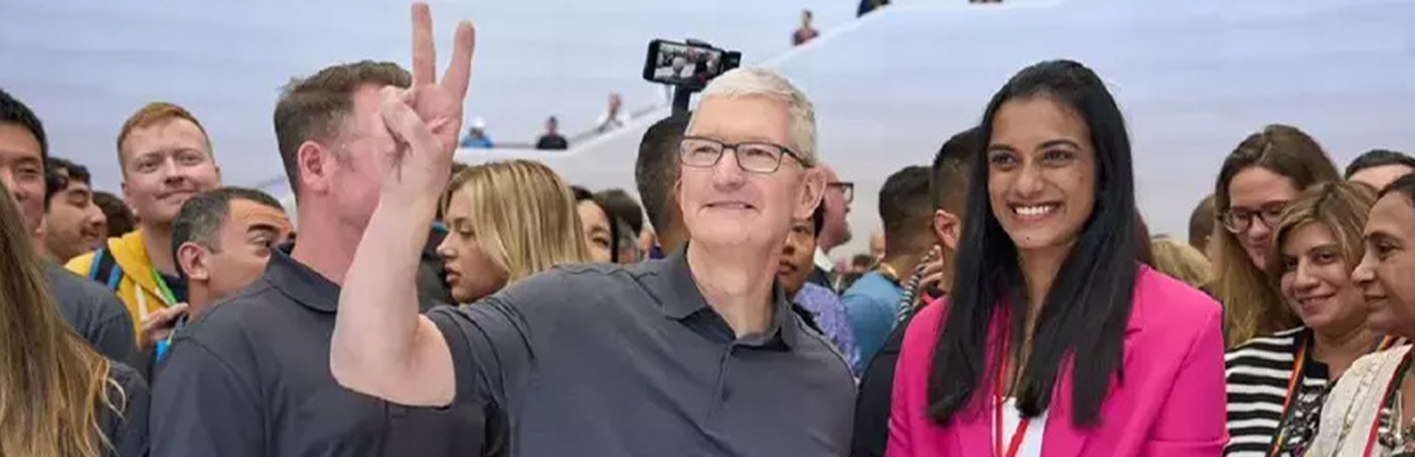 Star shuttler PV Sindhu meets Apple CEO Tim Cook