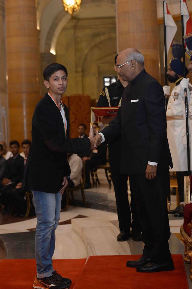 Akash Manoj | Globaler Inder