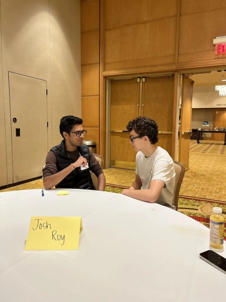 Jóvenes indios | Josh Roy | Global Indian