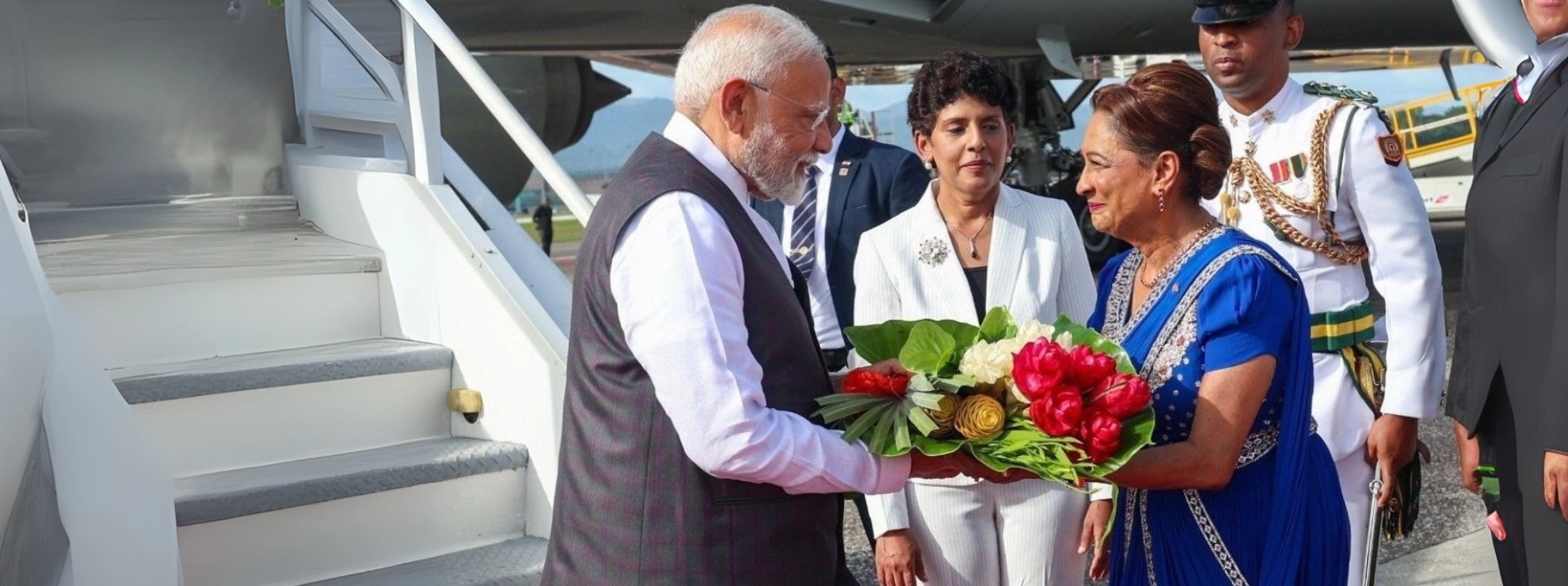 PM Modi Gets Grand Welcome in Trinidad as Kamla Persad-Bissessar Greets Him in Traditional Indian Attire