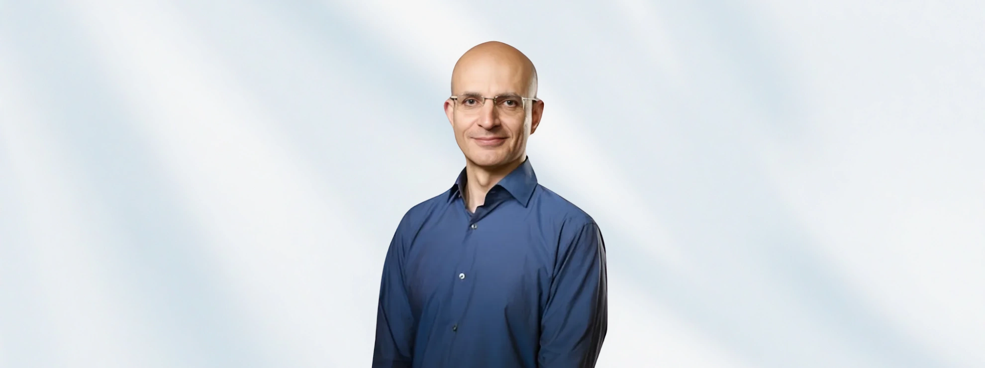 Indian-origin Sabih Khan named Apple's new Chief Operating Officer