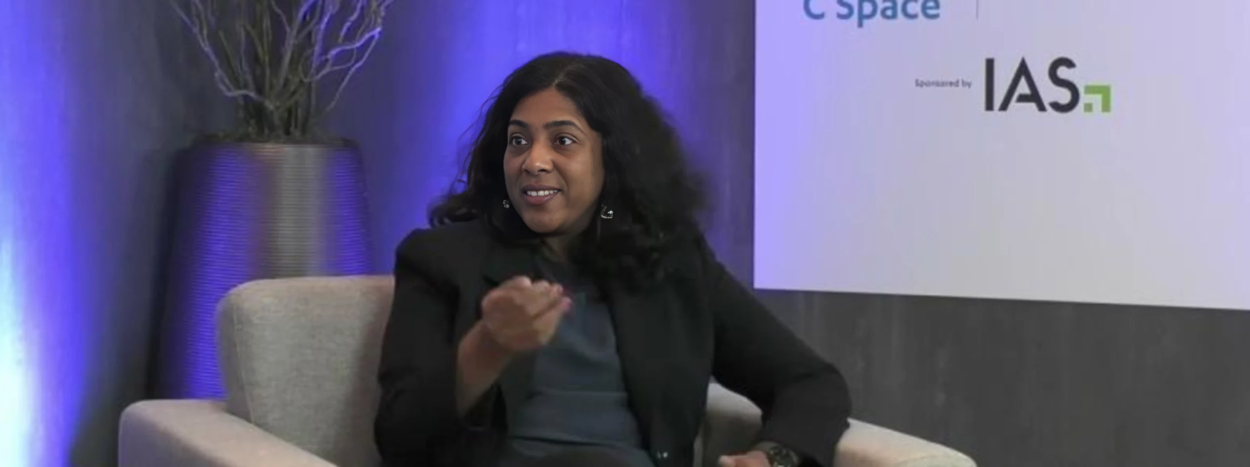 Die aus Indien stammende Google-Ingenieurin Shobana Radhakrishnan erhält den Hedy Lamarr Innovation Award 2025 für KI in der Unterhaltung