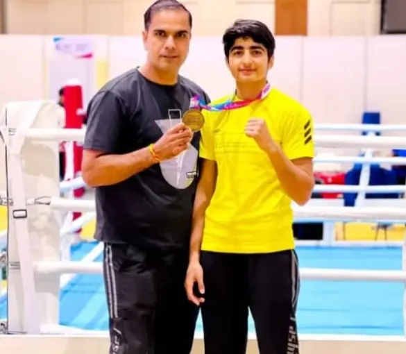 Minakshi with her coach Vijay Hooda