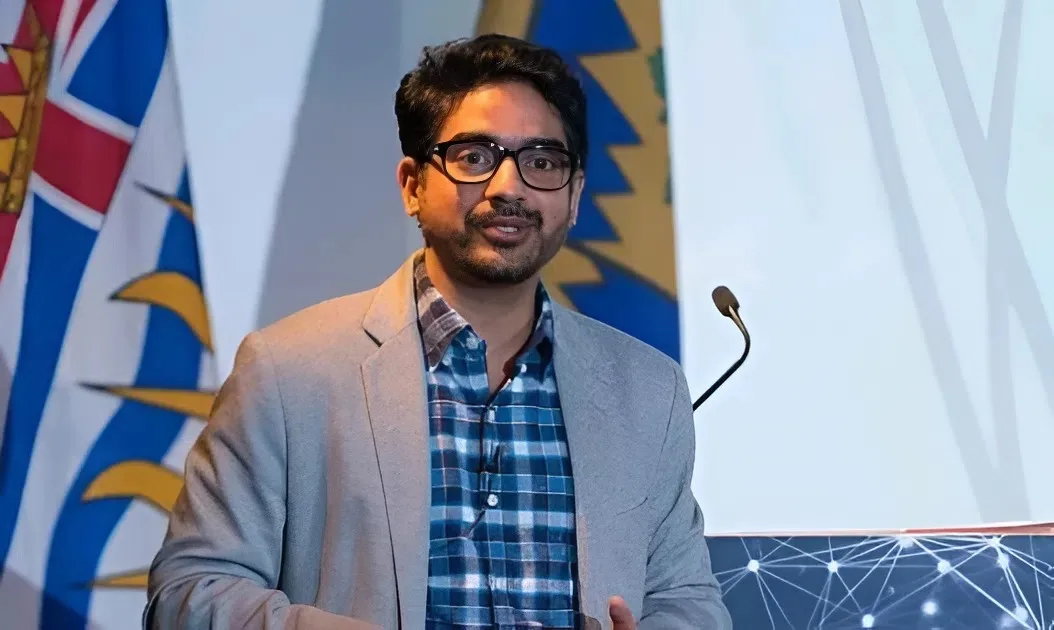 Manu Nellutla, Indian-origin professional