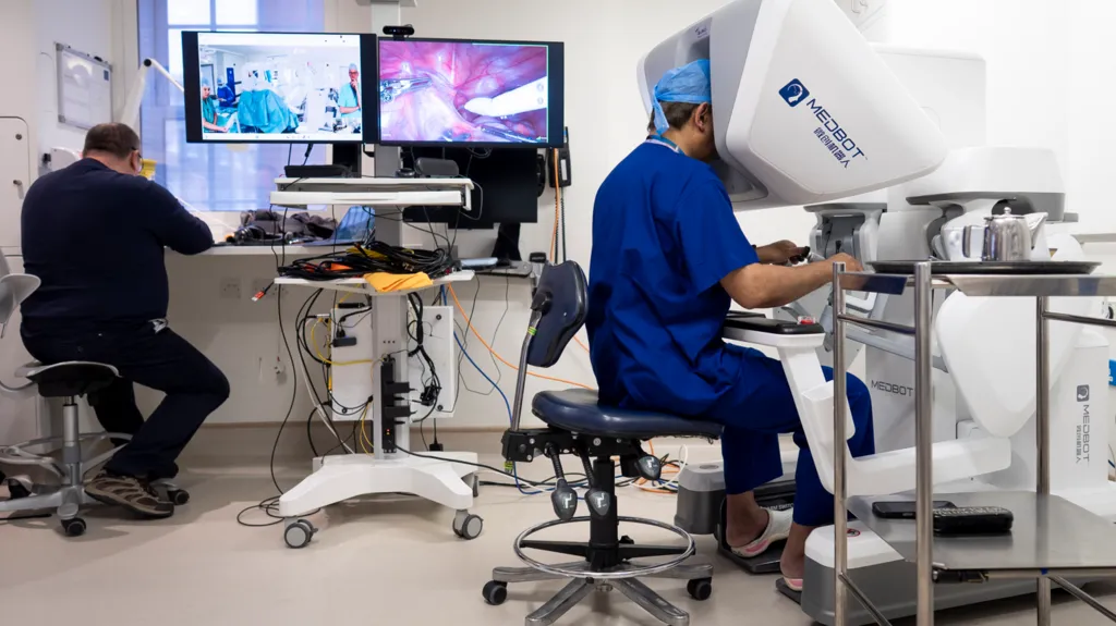 Dr Prokar Dasgupta conducting the robotic surgery
