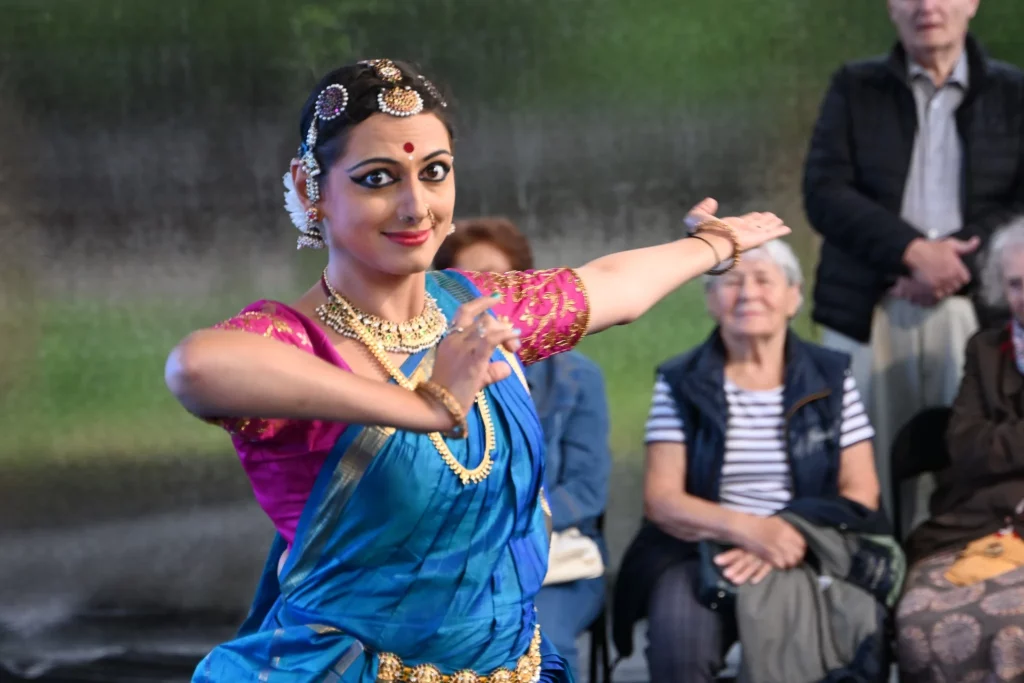 Apeksha Niranjan | Bharatanatyam Dancer 