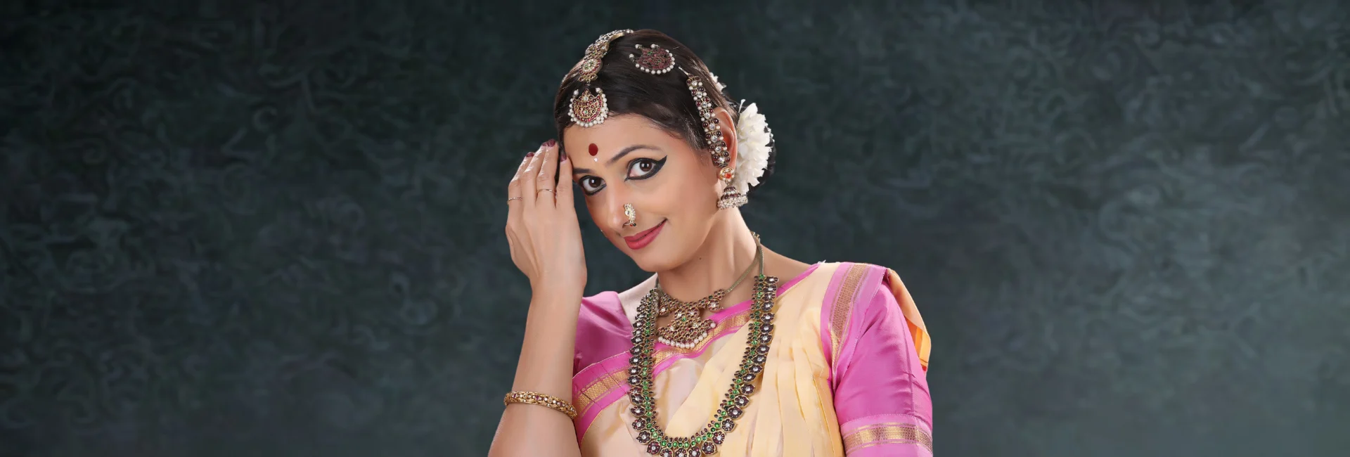 Apeksha Niranjan | Bharatanatyam Dancer