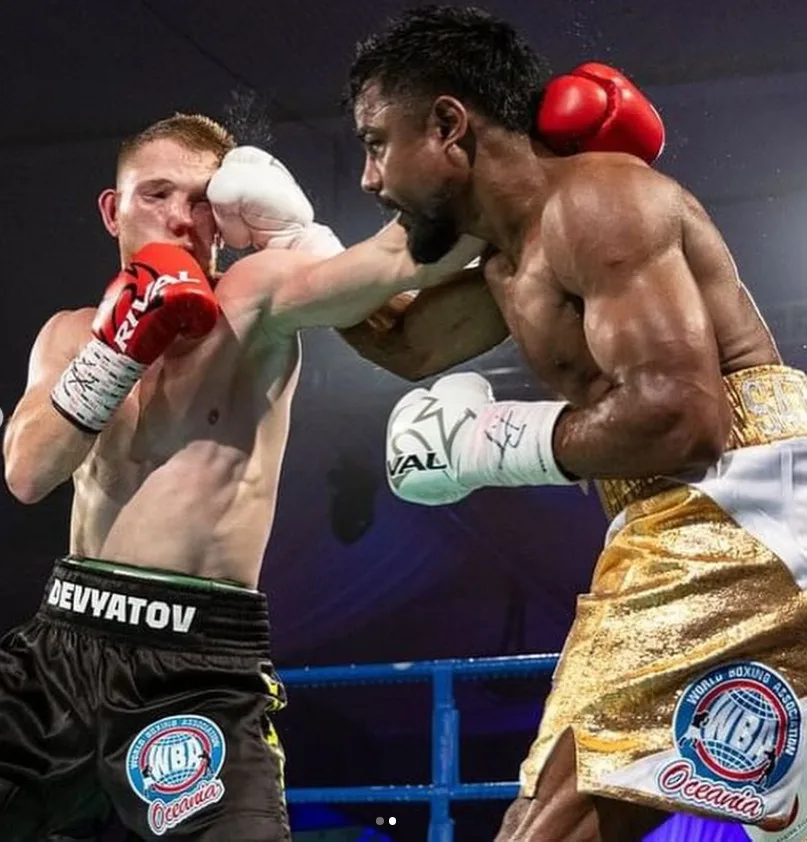 Sathish Karthik knocking one of his opponents